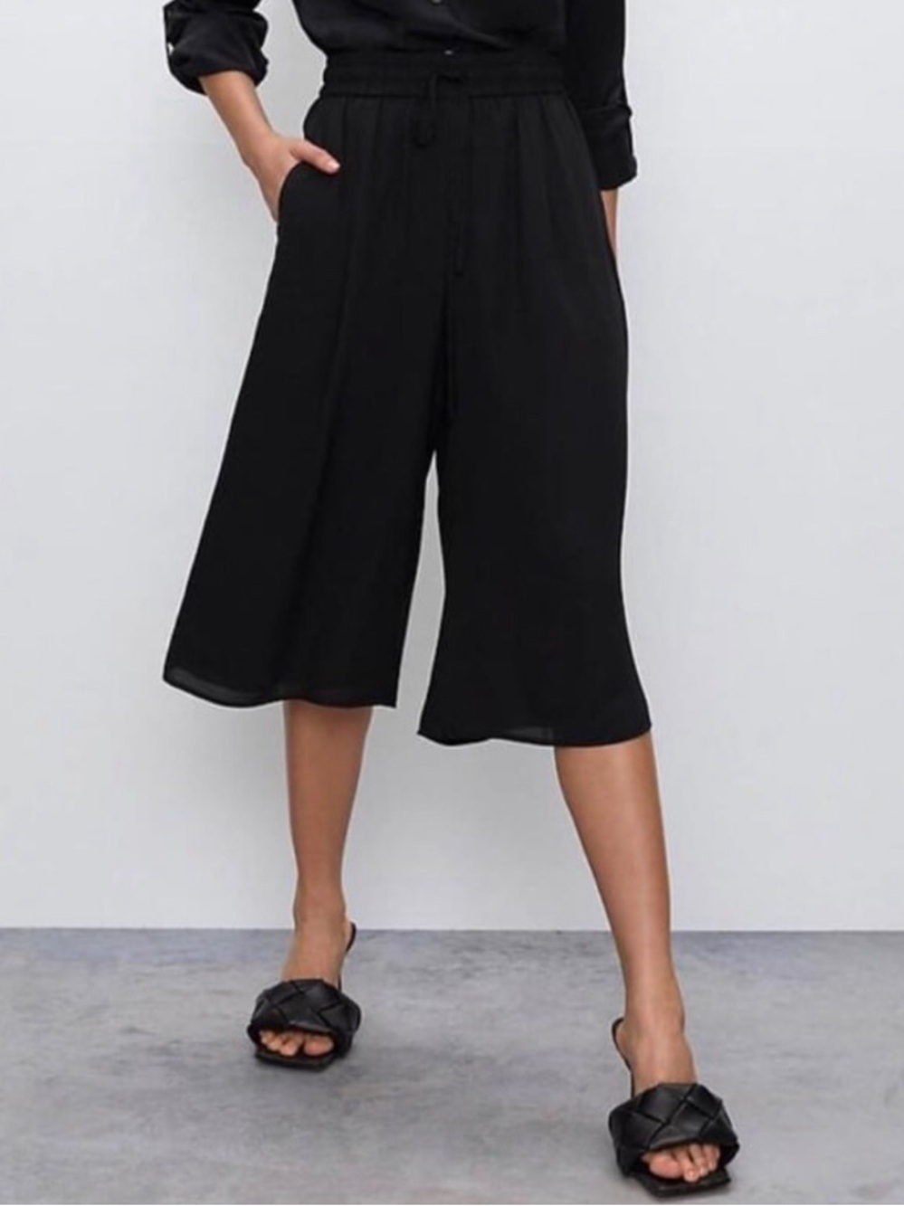 ARITZIA Babaton Luiz Black Wide Leg Cropped Flowy Pants Size S
